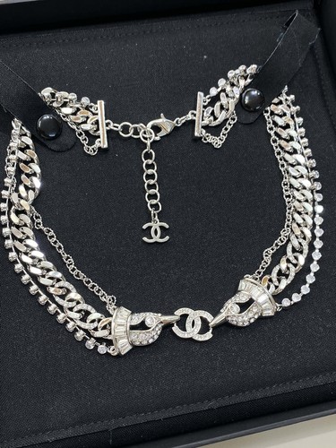 Collana CHANEL Argento Ferramenta Forma Uccellino Cristallo Intarsiato Moda CCS 24C