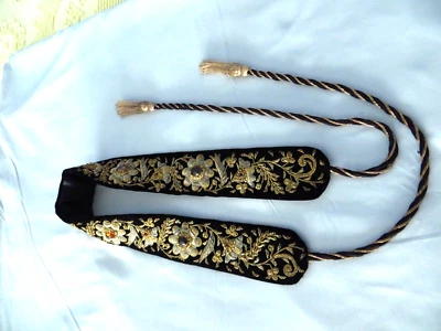 Cinturón bordado metálico dorado vintage de la India piedras genuinas Foto 1 de 4