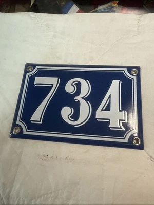 Ancien numéro de rue, Maison plaque Bombe émaillée, en relief N’734 - Photo 1/2