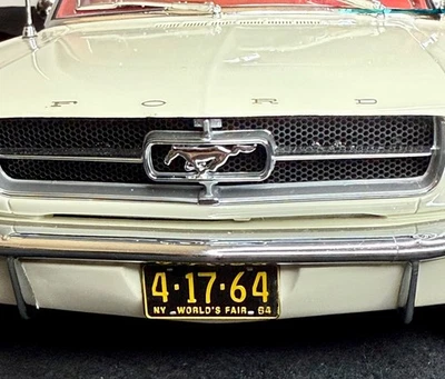 Ford Mustang 1964 1/2 convertible interior rojo escala 1/12 Danbury como nuevo Foto 1 de 4