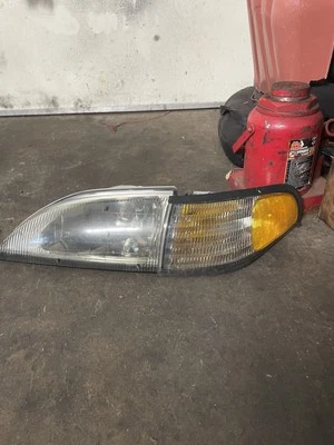 Faros de fábrica Ford Mustang 1996  Foto 1 de 3