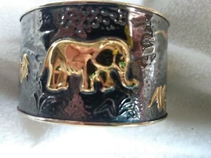 Indo-asiatisches Elefantenmotiv Manschettenarmband, biegt sich leicht an jedes Handgelenk 1 1/2" breit - Bild 1 von 4