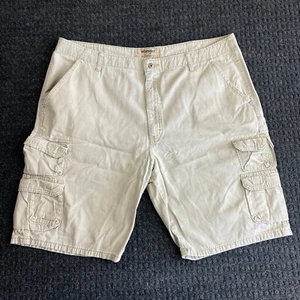 Men’s Wrangler Authentics Cargo Shorts 42 Beige Khaki ZM6BSCA Multi Pocket - Picture 1 of 9