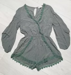 Pantalones Cortos Alythea Mameluco Grande Cuello en V Mangas Anchas Borde de Encaje - Imagen 1 de 4