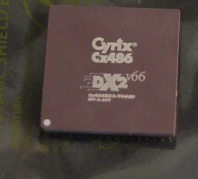 Cyrix 66 Mhz DX2 Socket 3 486 CPU Processor ceramic CX486DX2-V66GP 017-3.45V - Image 1 of 2