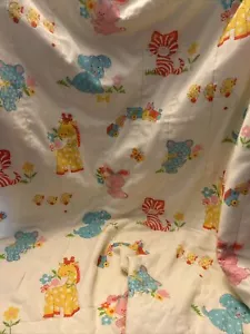 Vintage Baby Crib Comforter Quilted Blanket Animals Giraffe Bunny Cat Bear - Picture 1 of 3