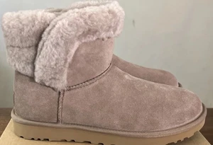 UGG Saniya Lammfell Mini Caribou Damen Stiefel 1153512 Größe 7 (Authentisch) Neu - Bild 1 von 13