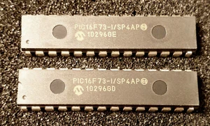 Lot de 2 Microchip PIC16F73-I/SP, 8bit PIC Microcontrôleur, 20 MHz, 28-Pin SPDIP - Picture 1 of 1