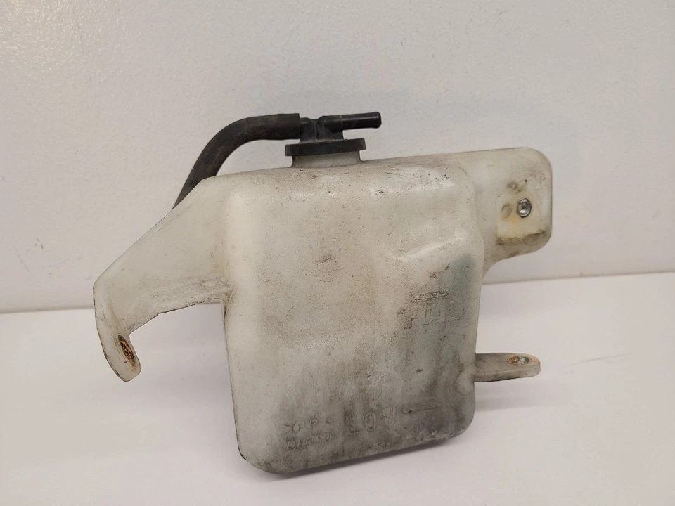 2009-2014 TOYOTA MATRIX Coolant Reservoir Canada Market 1647022091   Foto 1 de 4