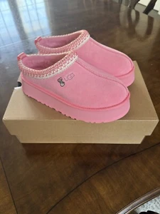 UGG TAZZ Love '25 Slipper Arroyo Pink, Valentine Edition Size 7w 1172130-AYT - Picture 1 of 3