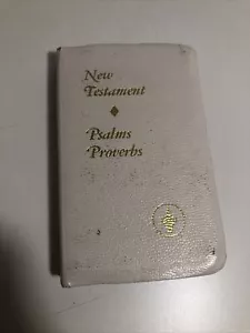 White Pocket New Testament Psalms Proverbs Soft Cover Gideons Int'l Mini - Imagen 1 de 7