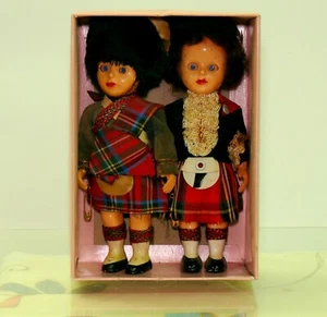 Vintage POMANDER two Plastic Dolls in Scottish Guard Costume in original box - Picture 1 of 2