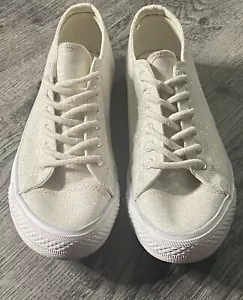 Women’s Falls Creek Tennis Shoe Size 10 Low Top Casual Cream Shimmer New - Picture 1 of 4