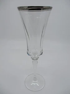 VIDRIO FLAUTA DE PLATINO MIKASA JAMESTOWN - 9 1/4"" x 2 3/4"" 0107B - Imagen 1 de 1