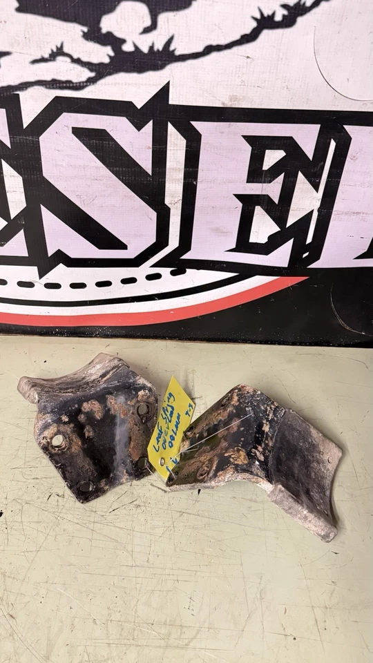 01-10 Chevrolet Silverado GMC Sierra 3500HD Front Leaf Spring Bumper Stop - Image 1 of 3