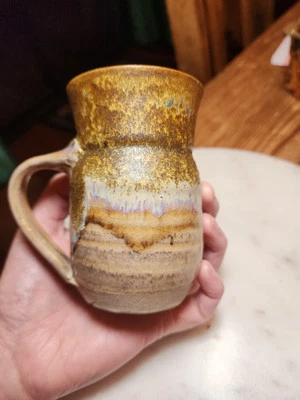 Taza de café Studio Art Pottery taza estampada artista "X" esmalte por goteo marrón azul verde Foto 1 de 4