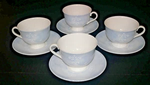 Guirnalda sueca Lenox 4 tazas y platillos con patas azul pálido IMade de 2001 a 2007 - Imagen 1 de 3