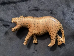 FIGURA DE LEOPARDO DE MADERA Buen estado. Aproximadamente 5 1⁄4 pulgadas de largo y 3 pulgadas de alto. - Imagen 1 de 12