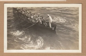 Foto postal real RPPC de colección ¡AHORRO DE VIDAS o GUARDIA COSTERA tripulación remando en barco! - Imagen 1 de 2