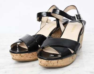 SANDALIAS PRADA VERNICE Italia cuña charol negro mujer talla 38 EE. UU. 8 correa para el tobillo Foto 1 de 4