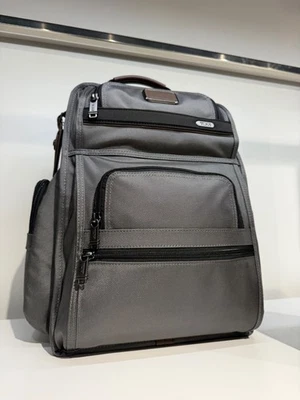 NUEVO Tumi GEN 4.3 Nylon Balístico 17” Laptop Paquete Breve Mochila GRIS CASTLEROCK Foto 1 de 2