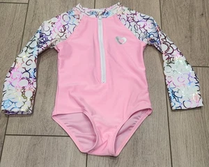 Costume da bagno bambina rosa cuori fiori pezzo unico protezione eruzioni cutanee taglia 2T - Foto 1 di 5