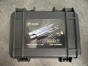 Sig Sauer P226 Gun 100 mm 1:2.05 Model mit 6 Auswurfhülsen. - Bild 1 von 5