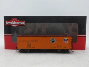 InterMountain HO Amarillo RTR Pacific Fruit Express R-40-25 Reefer # 3100 LN/Box - Bild 1 von 5
