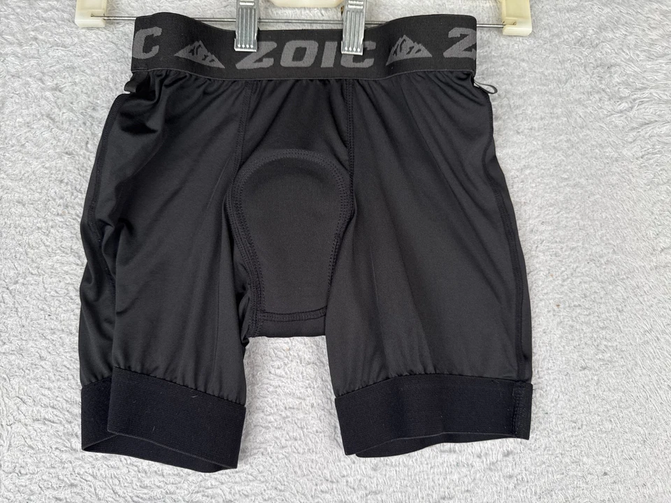 ZOIC 骑行短裤男孩 11 - 12 黑色衬里加厚涤纶氨纶混纺青少年 — 第 1/4 张图片