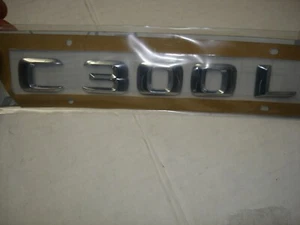 MERCEDES BENZ A 2058174300 C300L MODEL PLATE - Imagen 1 de 2