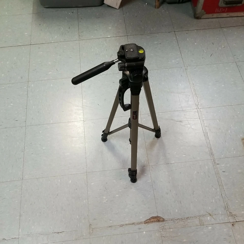 VidPro Tripod with Levels, Quick-Release Plate, Handle. 1 broken tightener - Image 1 of 4