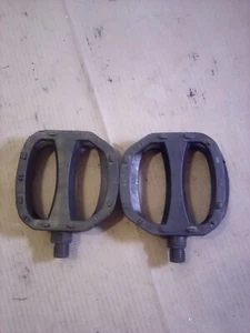 VP-585 Bicycle Pedals W/ Reflectors - Picture 1 of 11