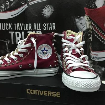 Scarpe Converse Bordeaux Alte personalizzate con borchie argento a punta stella - Immagine 1 di 4