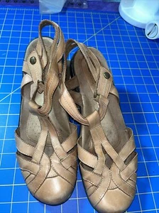 Cobb Hill Womens Sandals Beige Leather T Strap Shoe Buckle Ankle Strap Size 10 - Picture 1 of 9