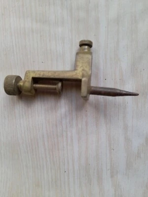 élément ancien en bronze petit instrument,genre étau - Photo 1/2