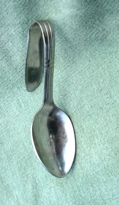 Sanitoy Vintage Baby Löffel gebogener Griff Punktmuster Edelstahl Made in USA - Bild 1 von 4