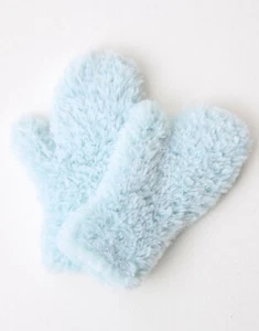 Sirdar Fluffy Scarf & Mittens knitting pattern Soft Alpine fur effect yarn 10816 - Picture 1 of 4