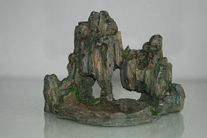 Vivarium Rock Feeder & Ornament 17 x 11 x 12 cms Suitable For All Reptile Tanks - Picture 1 of 7