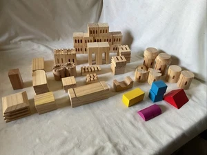FAO Schwarz 75 Piece CASTLE BLOCKS Solid Wood Classic Building Set - Picture 1 of 5