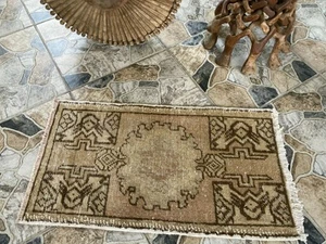 Pre 1970’s ANTIQUE ANATOLIAN FARMHOUSE RUG - GEOMETRIC TRIBAL TURKISH VINTAGE - Picture 1 of 8