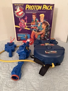Vintage Kenner 1984 Ghostbuster Proton Pack + alcuni accessori in scatola originale - Foto 1 di 12