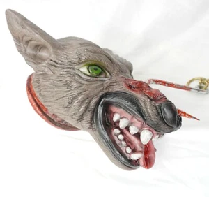 Accesorios de Halloween de tamaño natural cabeza de lobo realista colgando ganchos de metal real sangrientos - Imagen 1 de 9