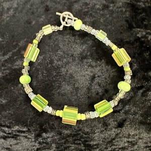 Vintage Art Glass Bracelet Green Beads Striped Molded Pressed 9" Toggle Closure - Picture 1 of 5