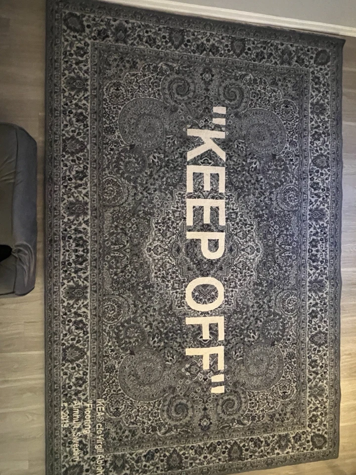 Alfombra Virgil Abloh x IKEA "KEEP OFF" 200x300 CM Gris/Blanco Off White, Usada  Foto 1 de 4