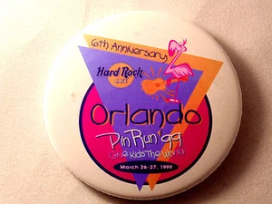 Hard Rock Cafe 6th Anniversary Orlando Pin Run '99 Button FL Sammlerstück Florida - Bild 1 von 4