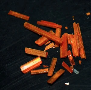 0.5-1 inch Red Crocoite Crystal Lot, Adelaide, Tasmania, Australia! 2D10 - Bild 1 von 4