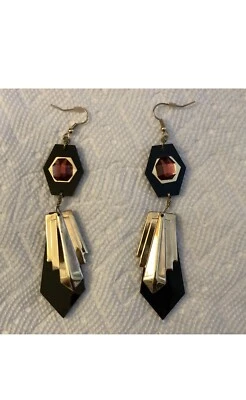 Brincos pendurados perfurados estilo Art Deco Forever 21 - Imagem 1 de 3