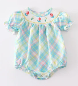 Baby Mädchen gesmokter Bubble Strampler mit bestickten Tulpen, Frühling, Ostern & Sommer - Bild 1 von 9