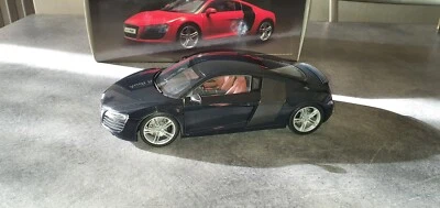 Audi R8 Kyosho 1:18 - Immagine 1 di 4