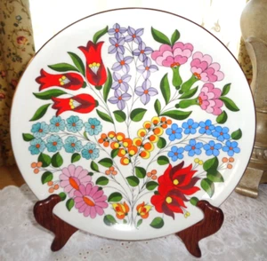 SCHÖNER HANDBEMALTER PORZELLANTELLER KALOCSA UNGARN - LEBENDIGE FARBIGE BLUMEN - Bild 1 von 4